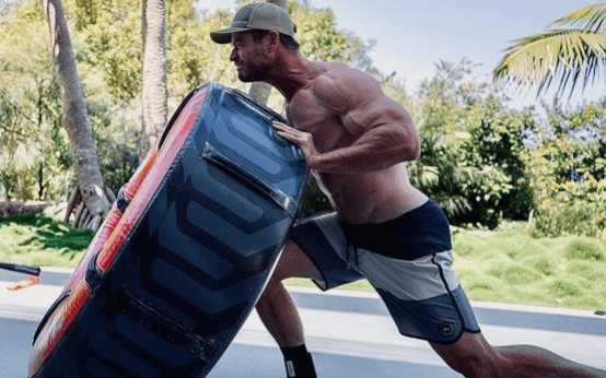 “Тор” Крис Хемсвортын орлон тоглогч “Жин нэмэх хамгийн хэцүү байна.”