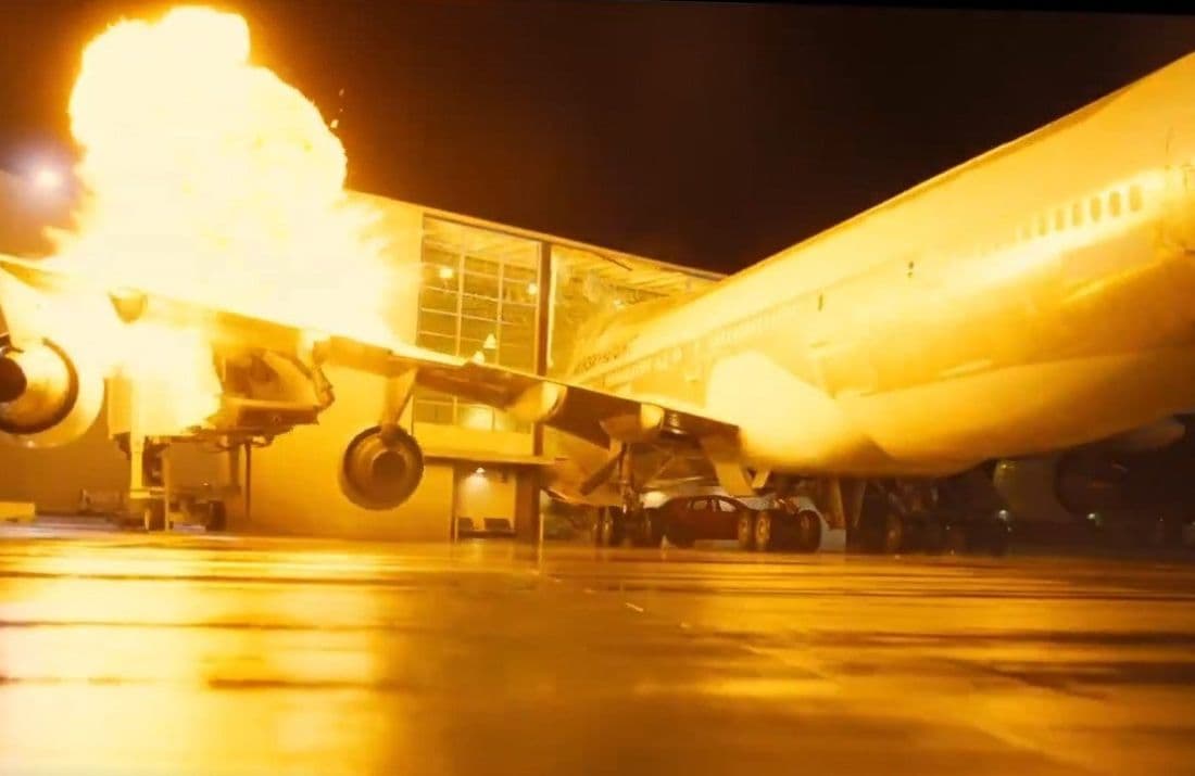 Жинхэнэ Боинг-747 онгоцыг дэлбэлсэн Кристофер Нолан